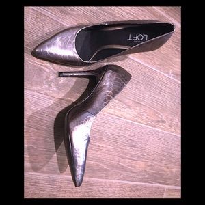 NWOT PEWTER HEELS